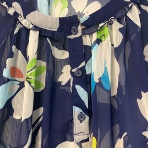 Old Navy Sheer top navy a few pulls xl floral